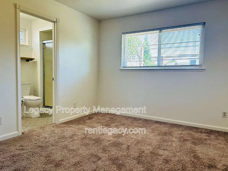 9012 Alderson Ave — Photo 13