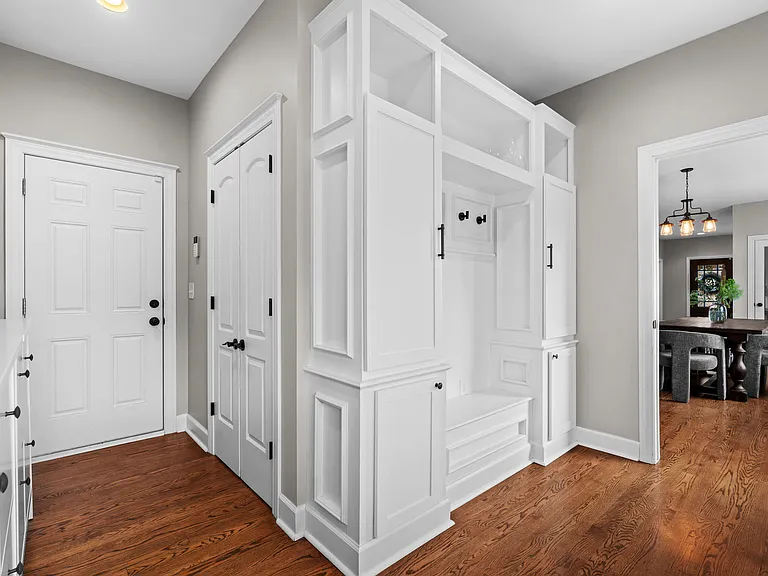 819 Irving Ave — Photo 12
