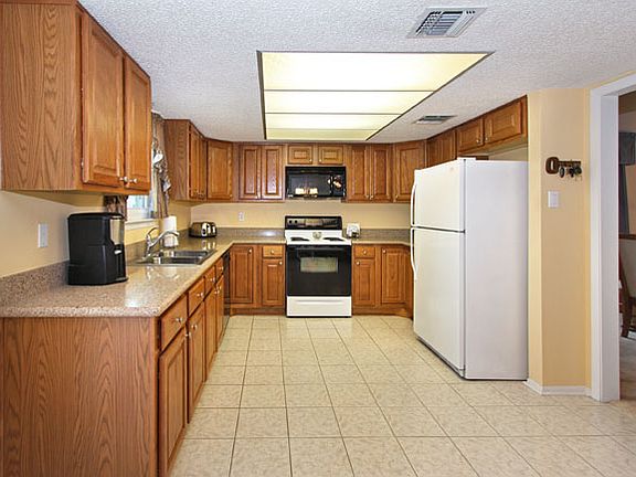 5th image of 8358 Thorncliff Dr