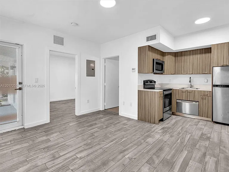 557 Michigan Ave #114 — Photo 5