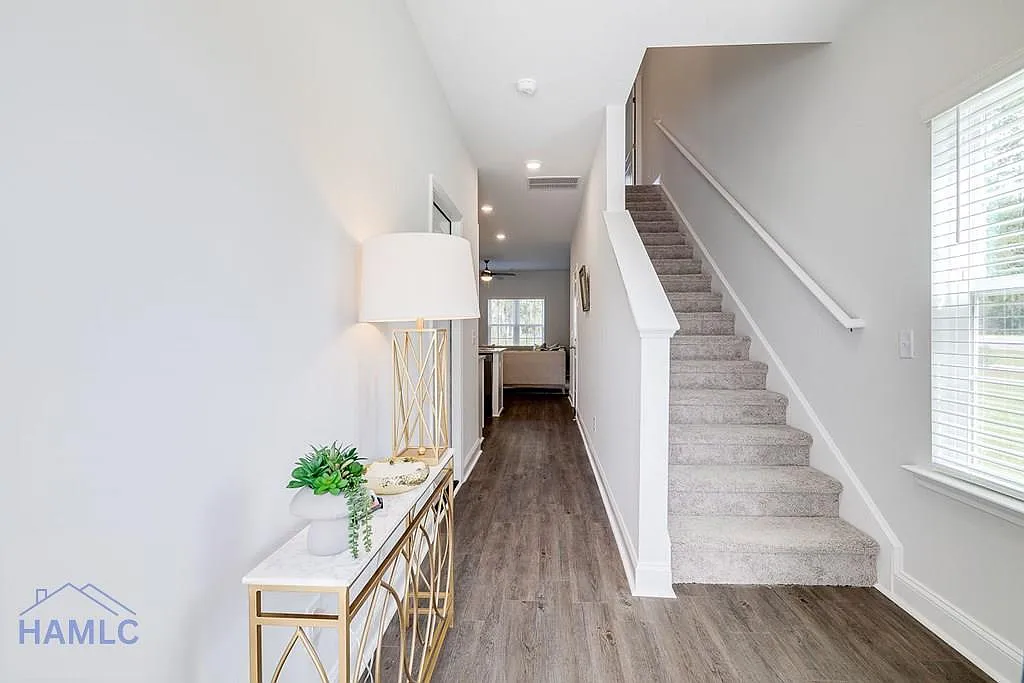 3 bed, 2.5 bath, 1444 sqft, $2,050 — Photo 4