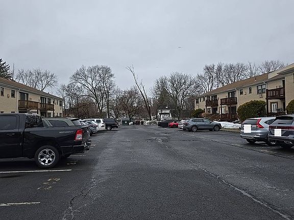 4th image of 272 Sneden Place W