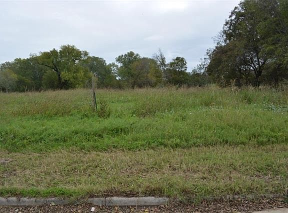 4th image of 100 Garden Dr