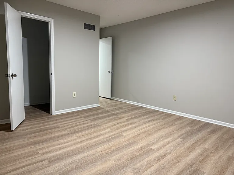 835 E Pinewood St — Photo 4