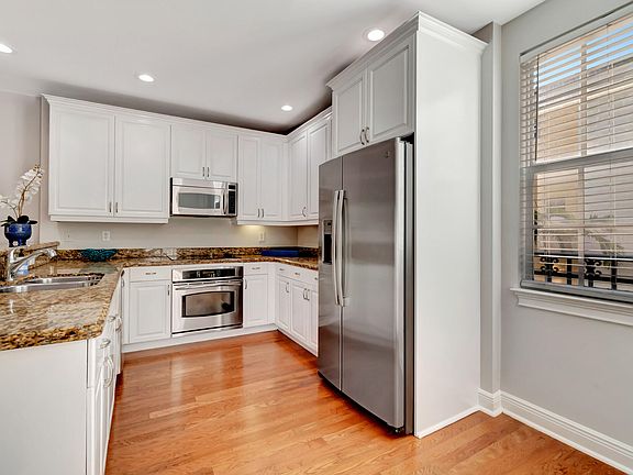 4th image of 1048 E Heritage Club Circle