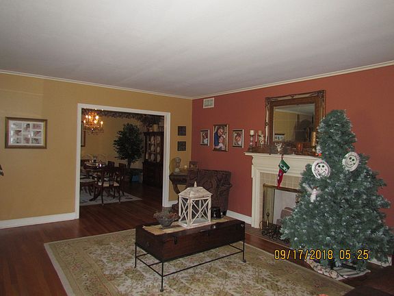 4th image of 402 S Cherry St