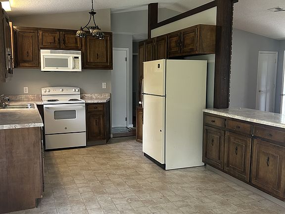 3rd image of 355 Highland Ln