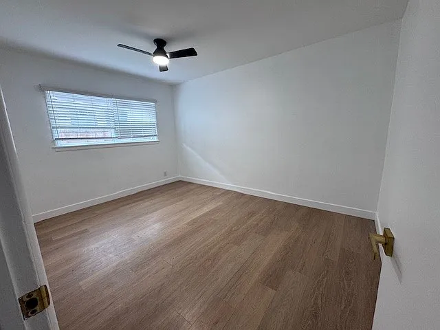 4938 Topanga Canyon Blvd — Photo 4