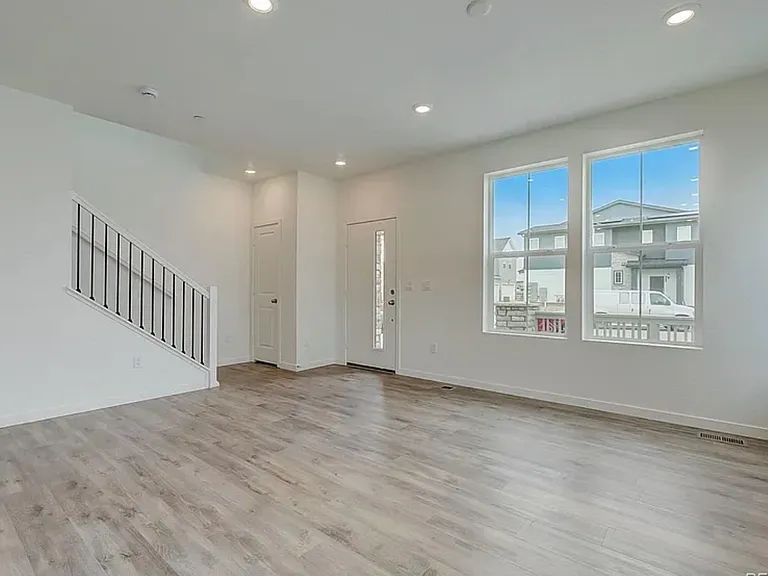 5483 Euclid Ct — Photo 10