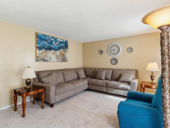 3rd image of 212 Willow Oaks Dr