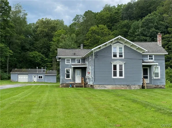 3499 Oneida St, New Hartford, NY 13413