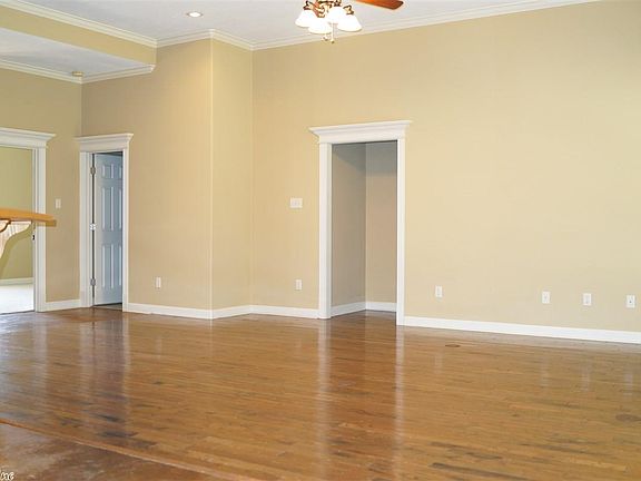 5th image of 512 Forest Oak Cv
