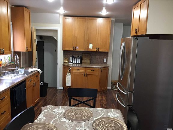 3rd image of 8338 247th St