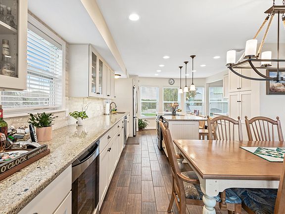 3rd image of 16 Seaside Capers Rd