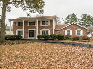 1967 Willow Lake Dr, Chesterfield, MO