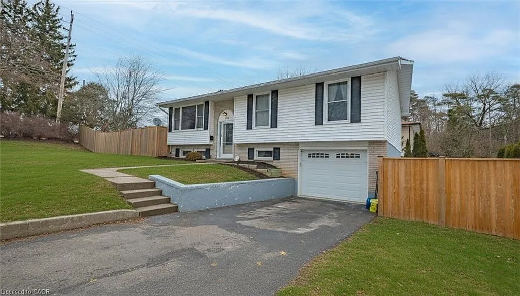 106 Oakwood Ave photo 1