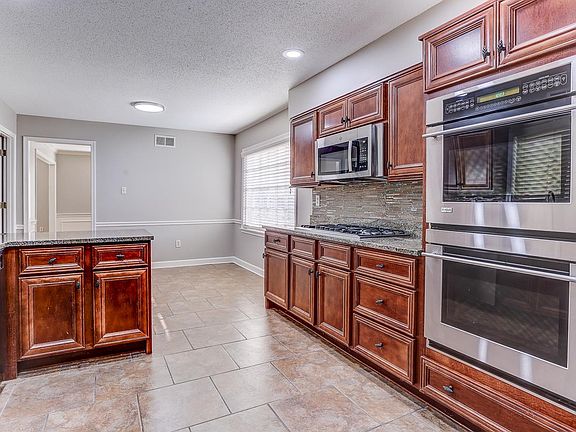 4th image of 1425 Pecan Trees Dr