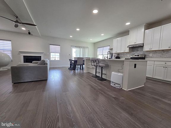 4th image of 7550 Mint Springs Ct