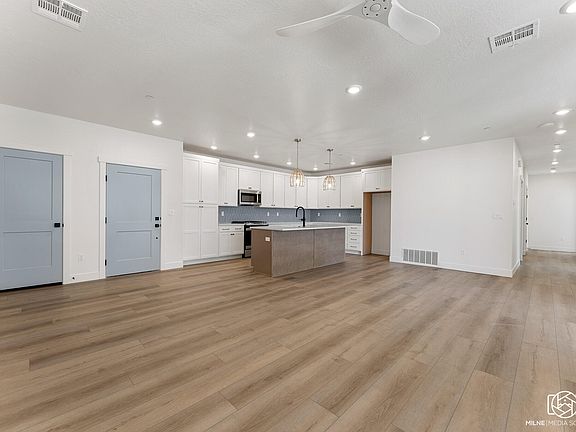 3rd image of 757 W Periwinkle Ln #205