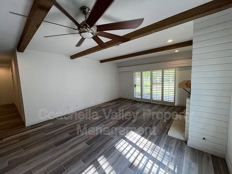 289 Vista Royale Cir W — Photo 33