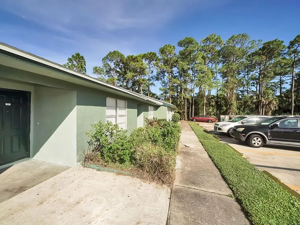 1928 Agora Cir SE #106