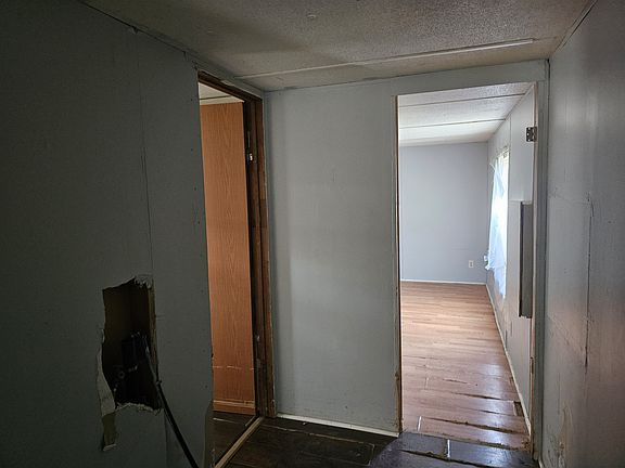 5th image of 40 Sunny Ln