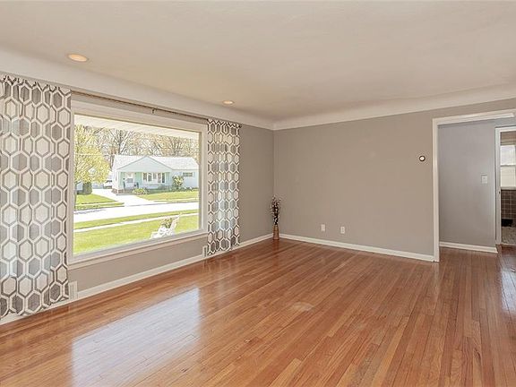 5th image of 368 E 280th St