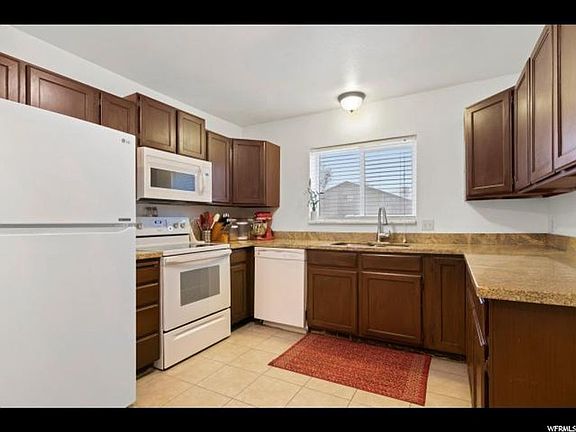 3rd image of 1438 N Amiron Way APT B