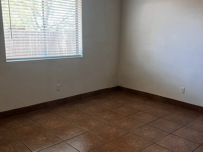1921 N Madelyn Ave — Photo 18