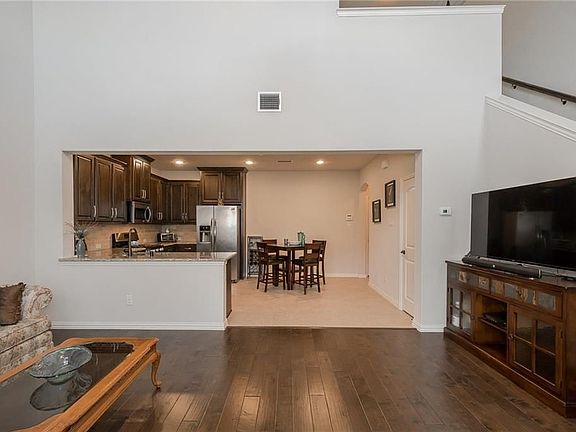 3rd image of 4205 Blackjack Oak Dr