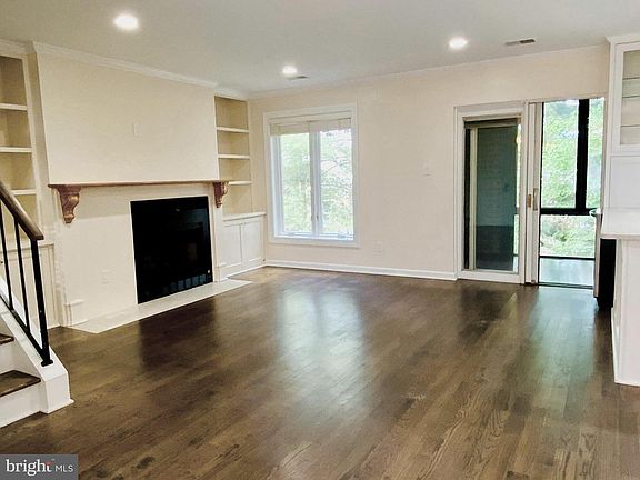 4th image of 1823 N Uhle St #1