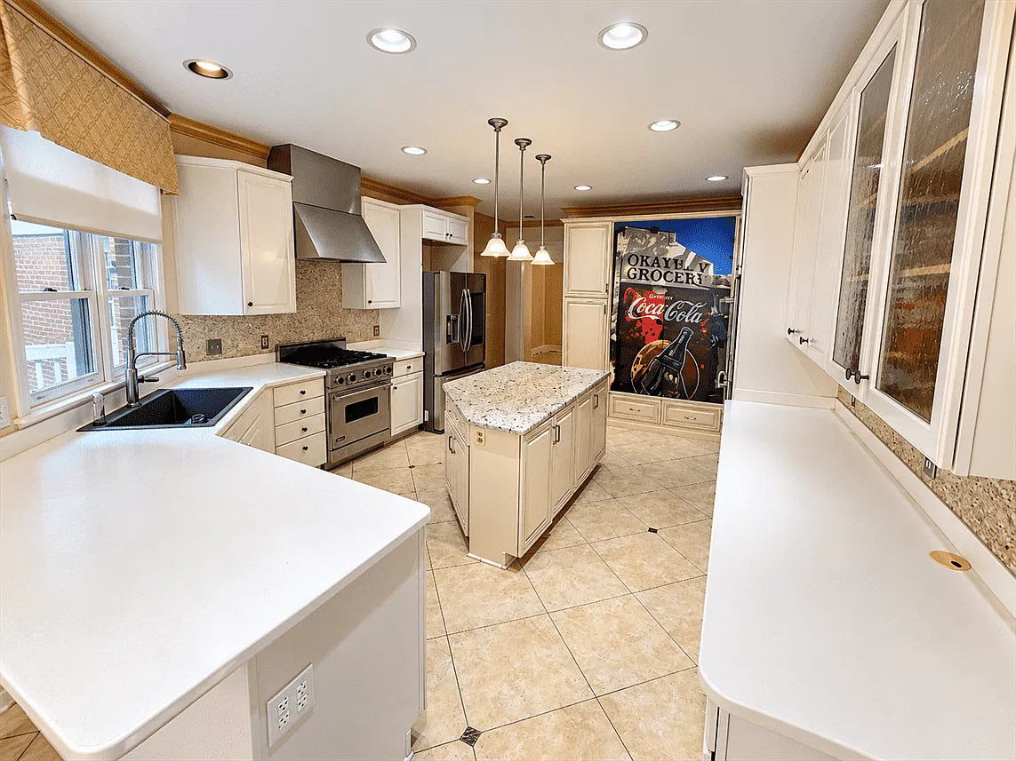 5 bed, 4.5 bath, 5736 sqft, $4,400 — Photo 3