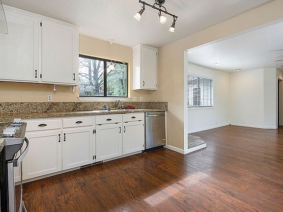 3rd image of 16415 Sweetwater Ct