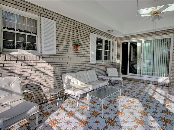 5th image of 115 Henning Dr