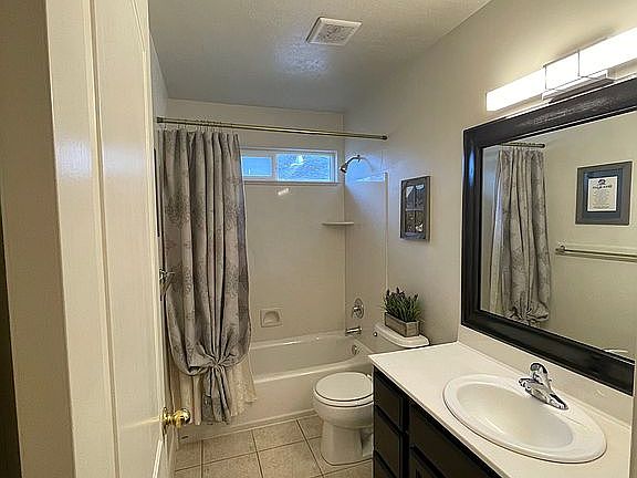 5th image of 1353 S Parkside Dr