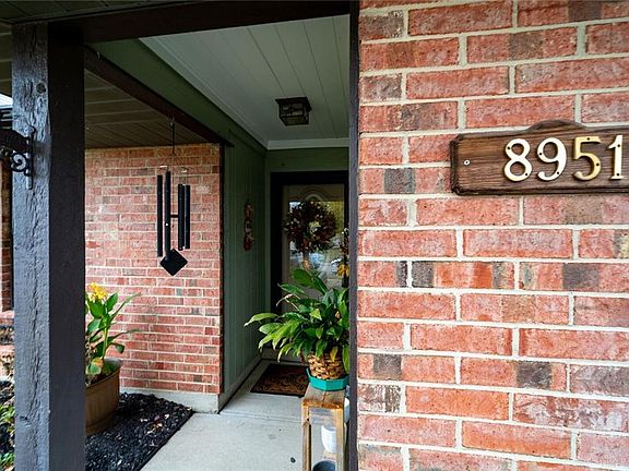 4th image of 8951 Davidgate Dr