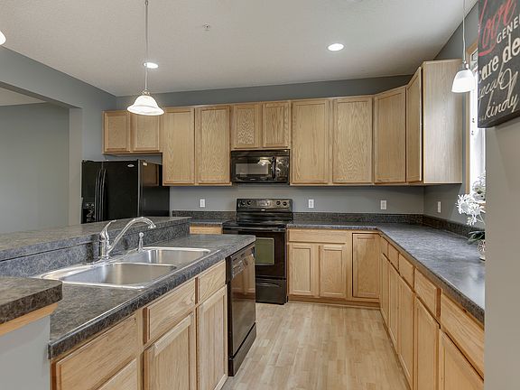 5th image of 9539 Scott Cir N