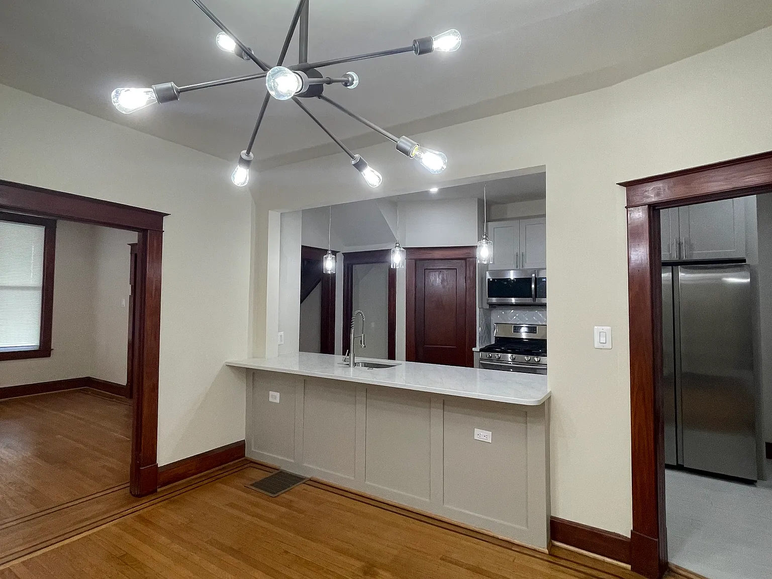 4 bed, 2.5 bath, 1324 sqft, $2,450 — Photo 3