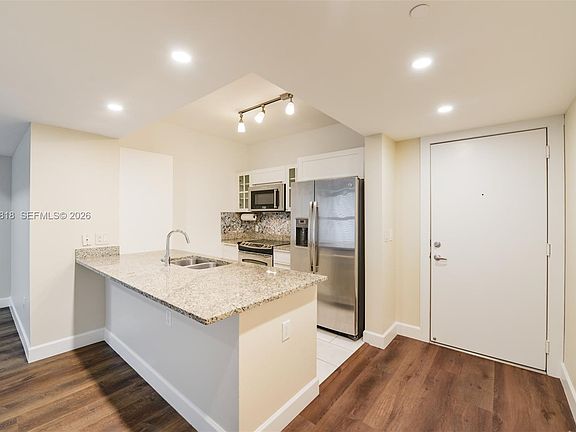 4th image of 950 Brickell Bay Dr APT 1905