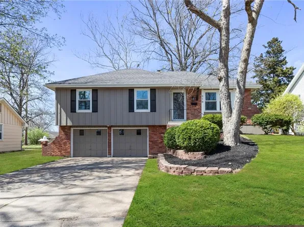 216 SW Craigmont Dr, Lees Summit, MO 64081