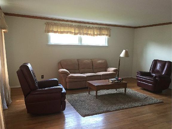 5th image of 500 Green Acres Cir