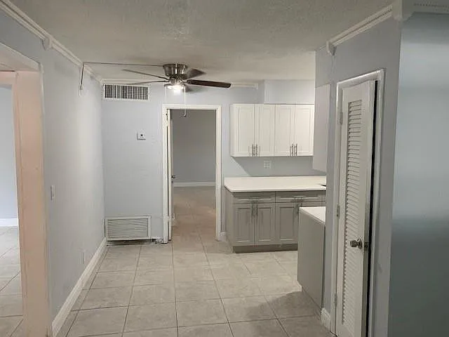 1001 SW 74th Ave — Photo 3