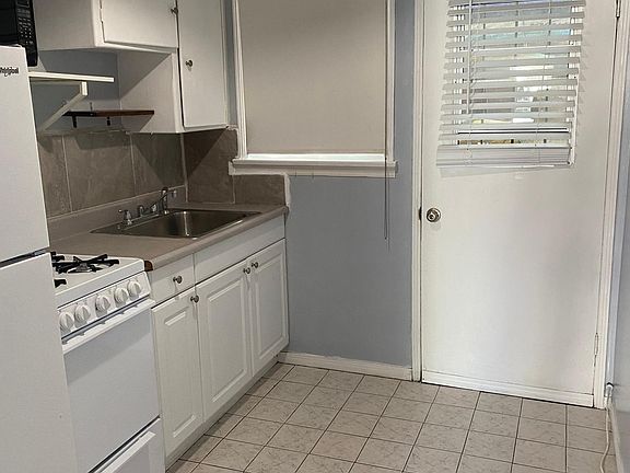 4th image of 2640 7th St #S