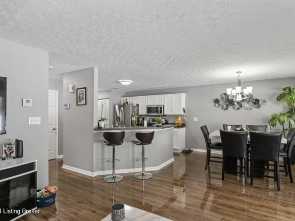 6306 Valley Forest Dr, Louisville, KY 40219