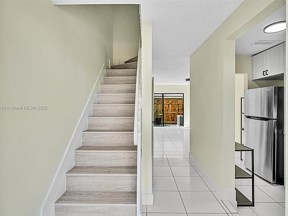 3rd image of 4107 NE 21st Ter