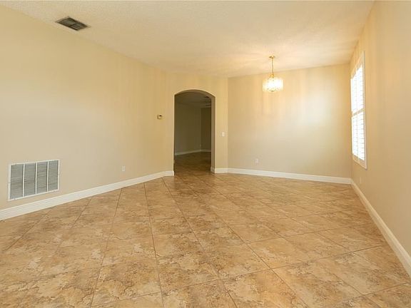 4th image of 644 Regina Ln