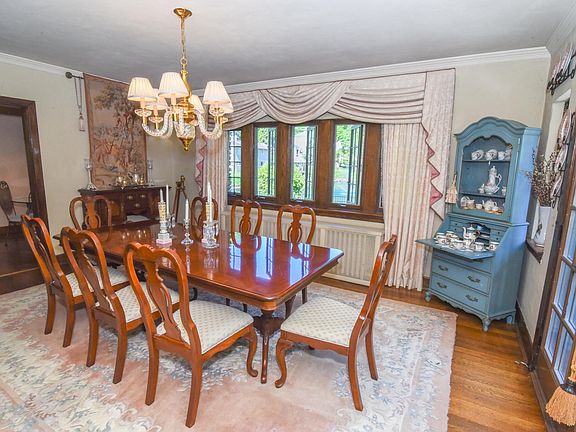 3rd image of 1102 Park Dr