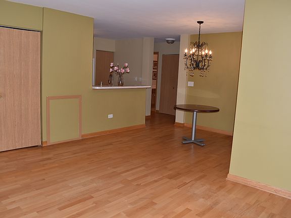 5th image of 409 Silverstone Dr