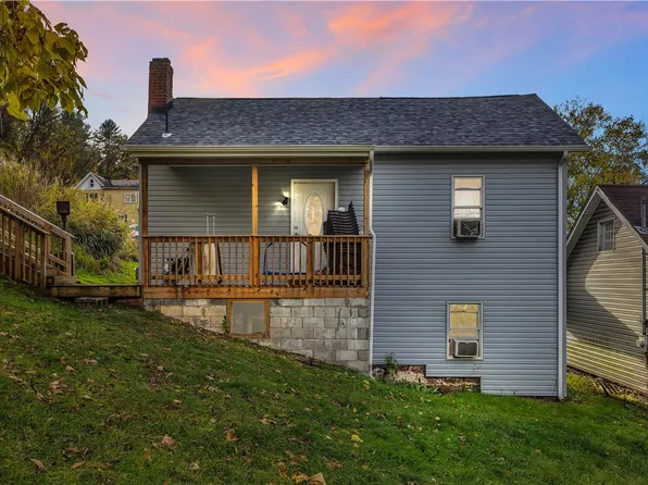 20 Brokers Ln, Penn, PA 15675