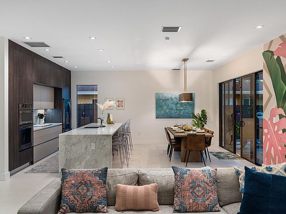 5th image of 620 SW 12th Avenue